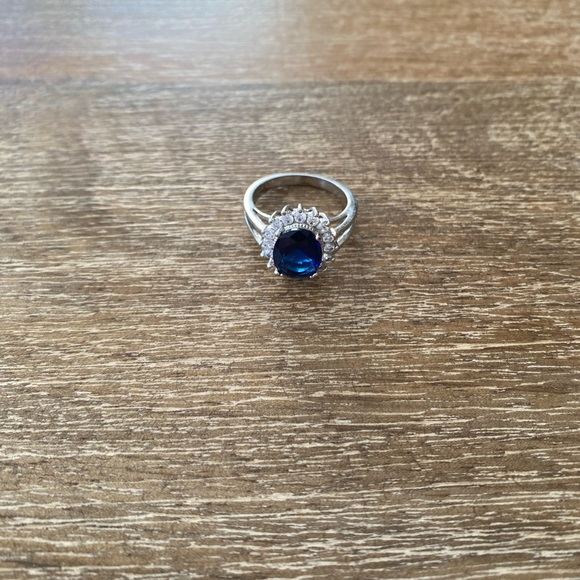 Francesca’s Collections | Blue & White Sapphire ring - Picture 2 of 3